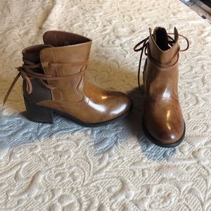 Cute brown boots! *NEVER WORN*